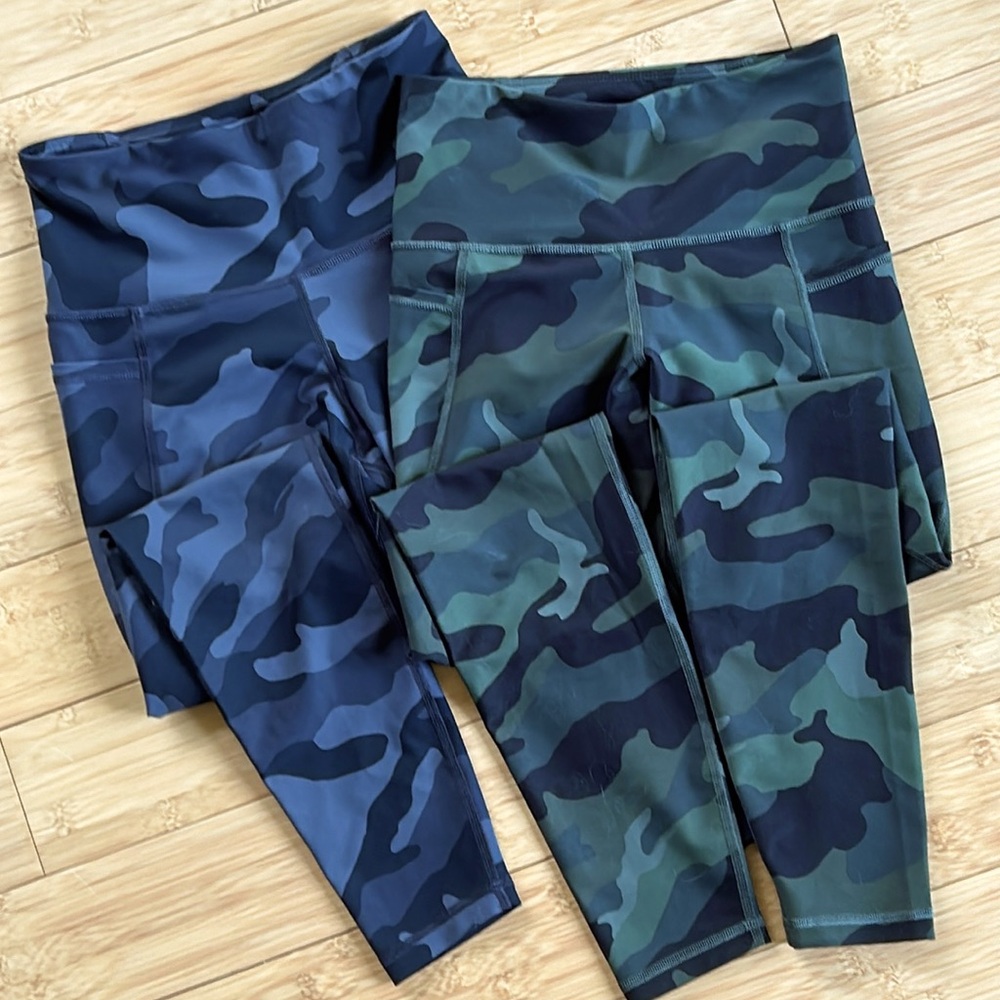 Two pair women’s Old Navy camouflage exercise aerobic bottoms leggings